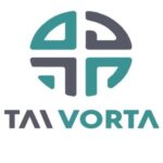 Logo udruge TAI VORTA – simbol u krugu u tirkiznoj i tamnosivoj boji s modernim tipografskim potpisom.